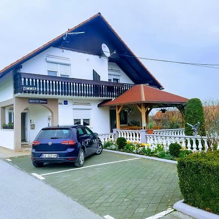 Guesthouse Tomas Catrnja Bagian luar foto