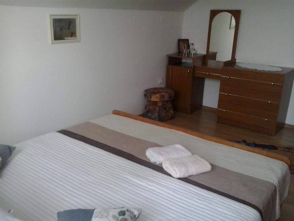 Guesthouse Tomas Catrnja Bagian luar foto