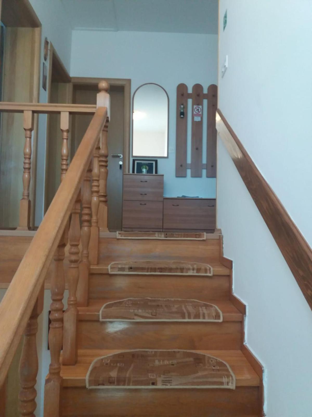 Guesthouse Tomas Catrnja Bagian luar foto