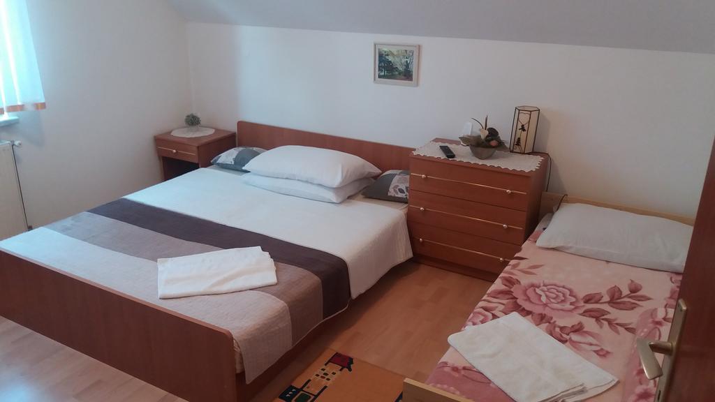 Guesthouse Tomas Catrnja Bagian luar foto