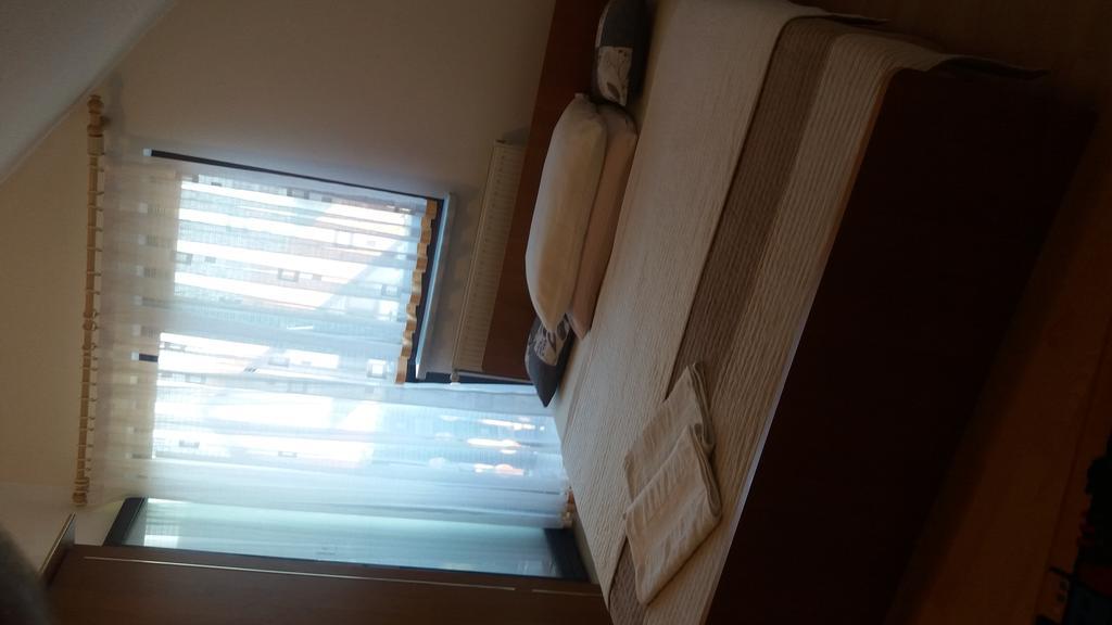 Guesthouse Tomas Catrnja Bagian luar foto