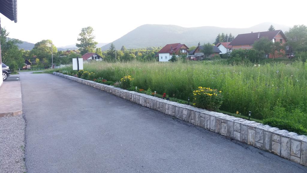 Guesthouse Tomas Catrnja Bagian luar foto