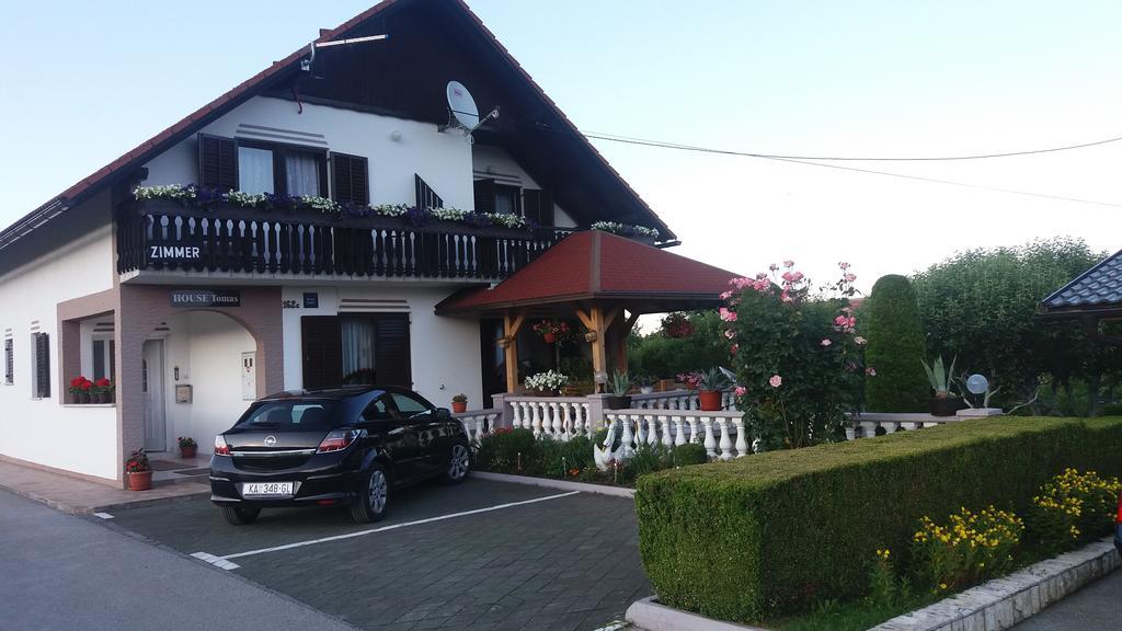 Guesthouse Tomas Catrnja Bagian luar foto