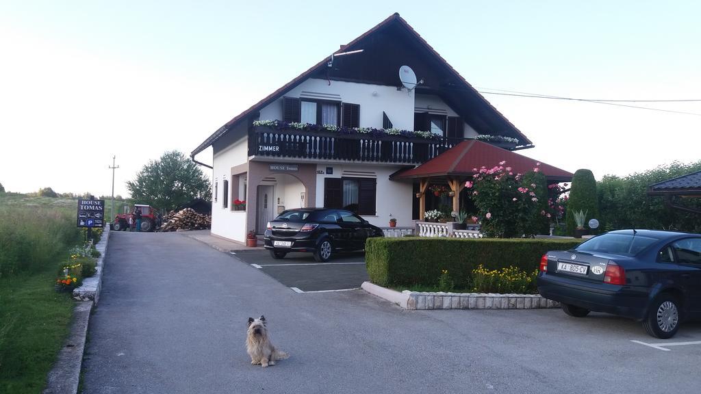 Guesthouse Tomas Catrnja Bagian luar foto