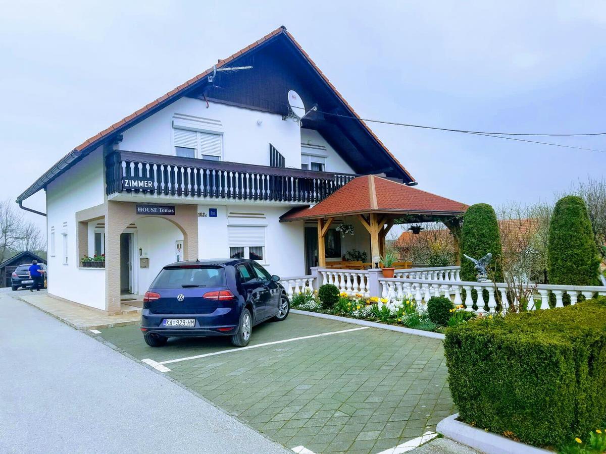 Guesthouse Tomas Catrnja Bagian luar foto