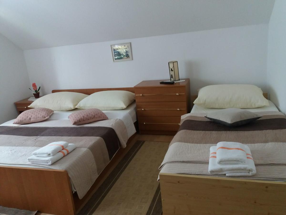 Guesthouse Tomas Catrnja Bagian luar foto