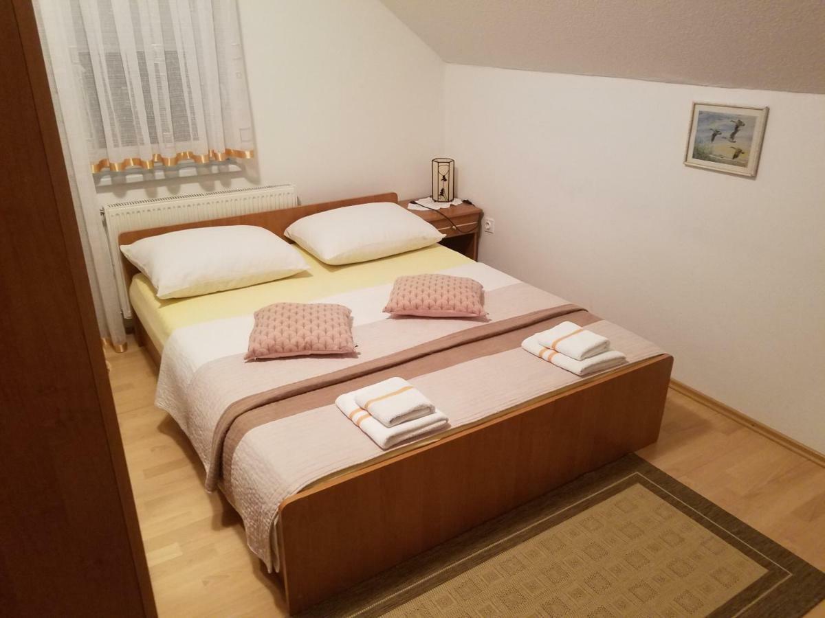 Guesthouse Tomas Catrnja Bagian luar foto