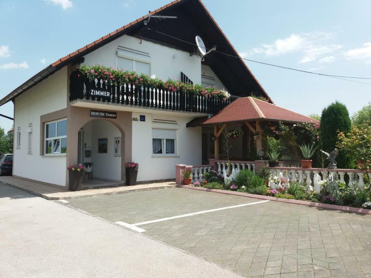 Guesthouse Tomas Catrnja Bagian luar foto